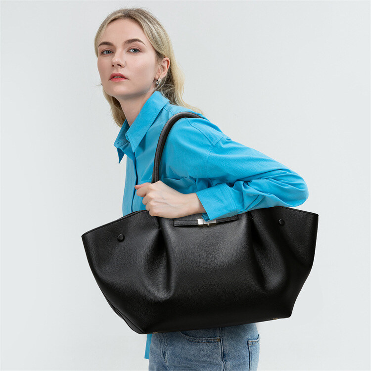 2025 new handbags. Large capacity, stylish and simple.
