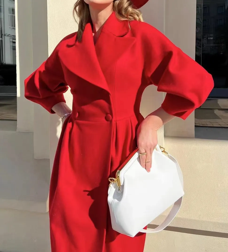 💕NOVO VESTIDO DE MALHA EUROPEU E AMERICANO OUTONO E INVERNO COM MANGA RETRO E ETIQUETA GRANDE.