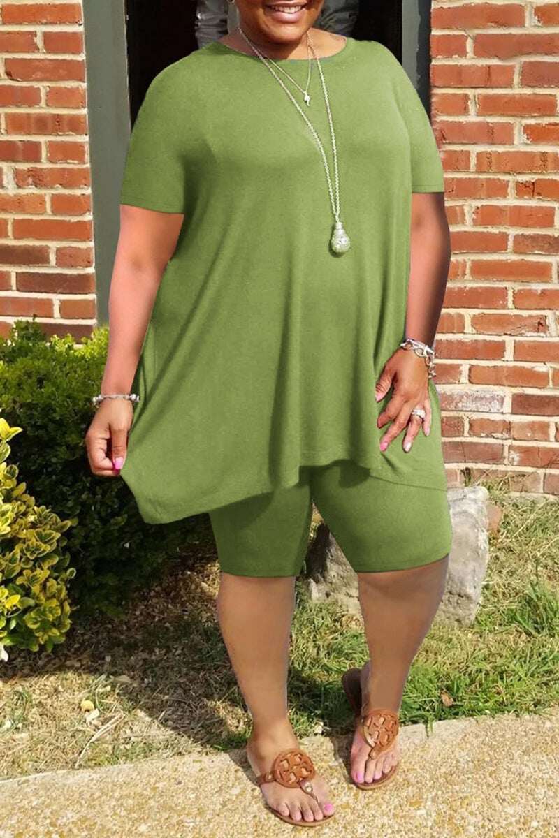 Blusa e shorts plus size com babados em cor sólida