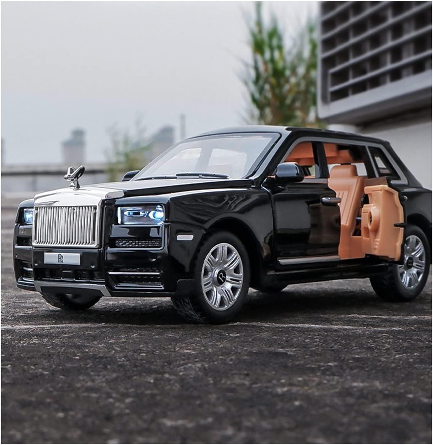 1:24 модел на Rolls-Royce Cullinan.
