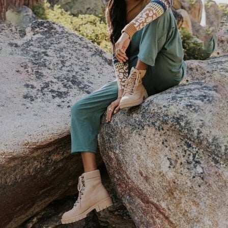 Macacão de perna larga com bolsos