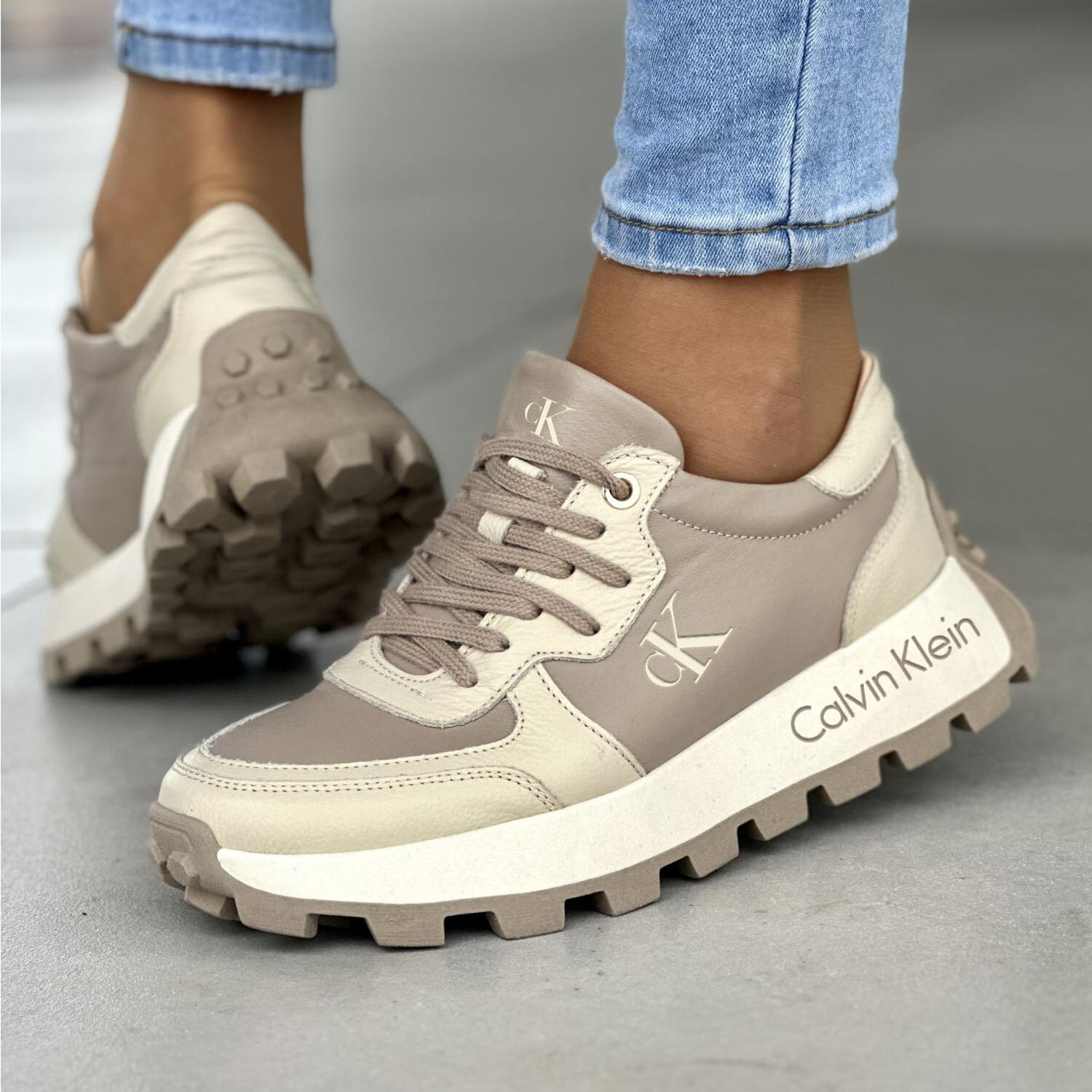 Tênis casual Calvin Klein, leve e arejado, o couro natural é delicado e macio
