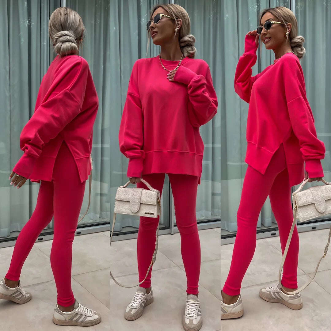 Um conjunto confortável de moletom e leggings oversize