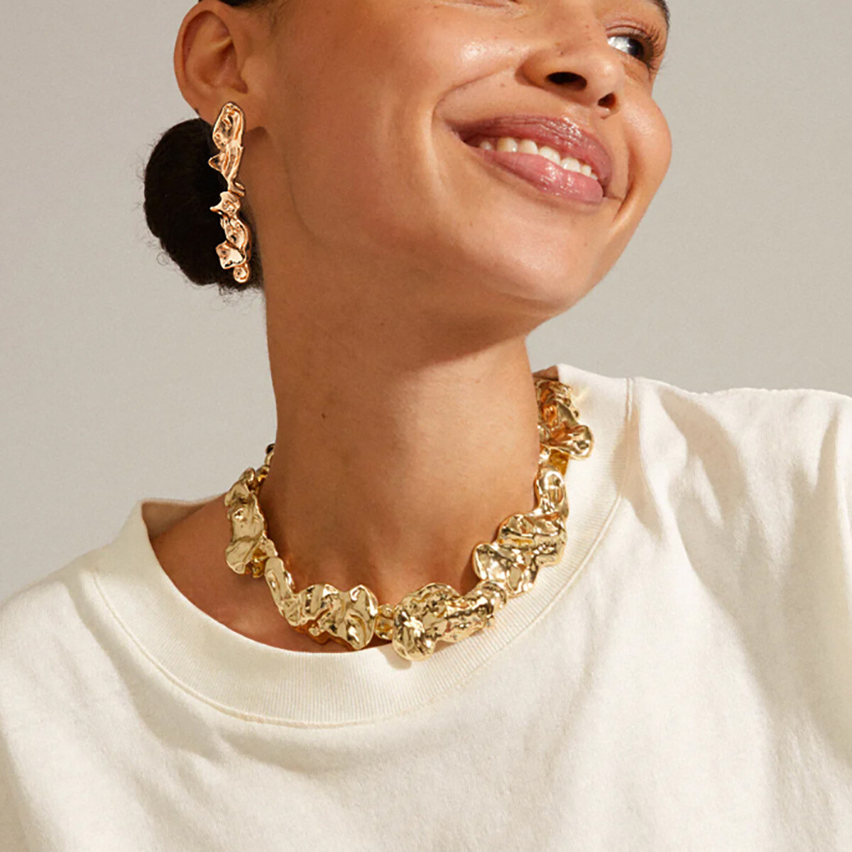 Moda líquida plissada irregular gargantilha nicho metal lava colar