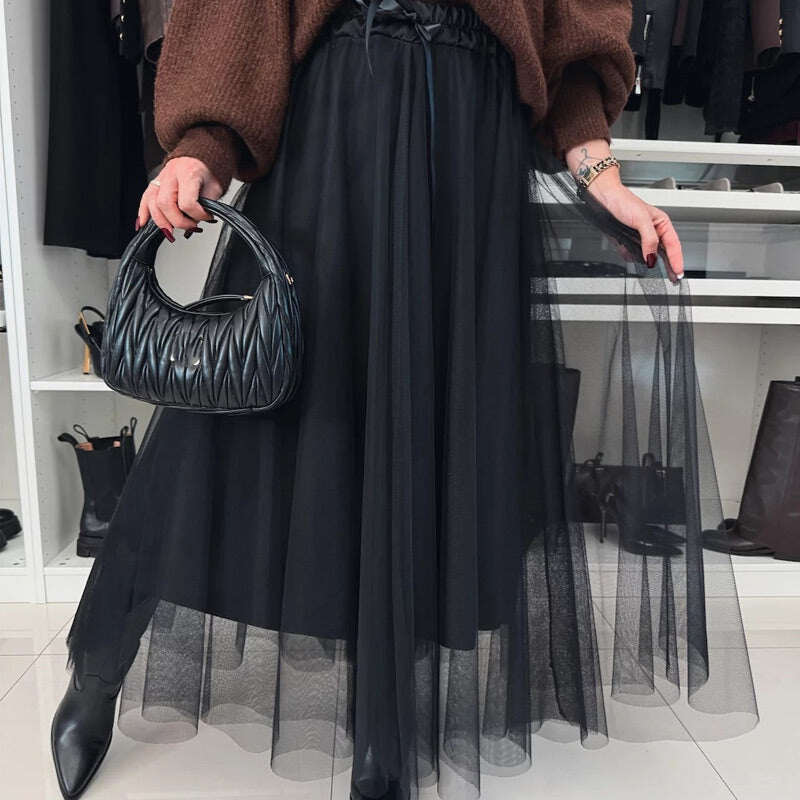 Saia feminina de tule evasê