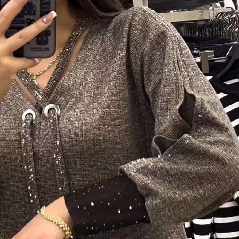 Vestido feminino de manga comprida com decote em V