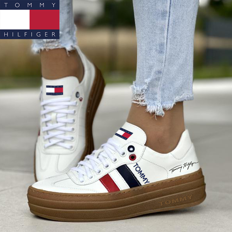A Tommy Hilfiger® női tornacipő sima, puha bőrből készült, amely könnyű és légáteresztő