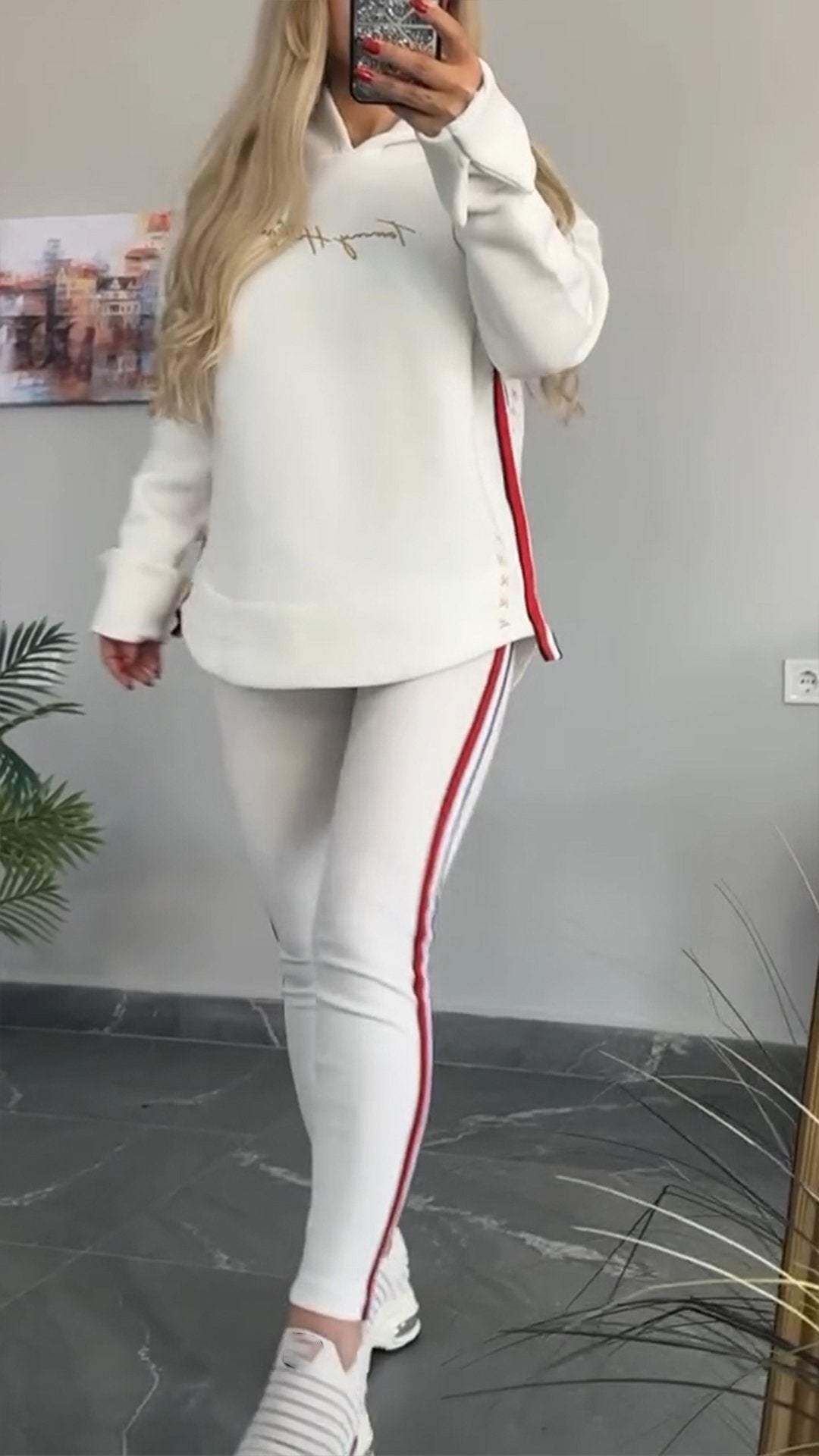 Fato casual listrado para mulher com mangas compridas e capuz
