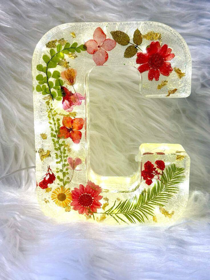 🌸Luz noturna de resina com flores feita à mão