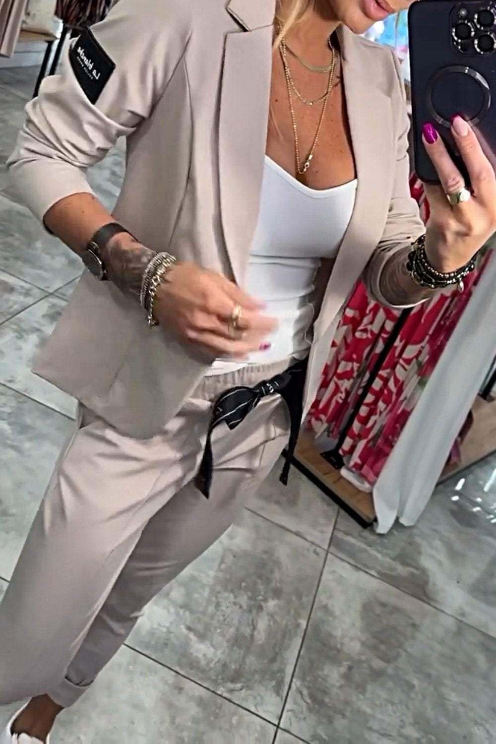Conjunto feminino de duas peças com jaqueta e calça elástica