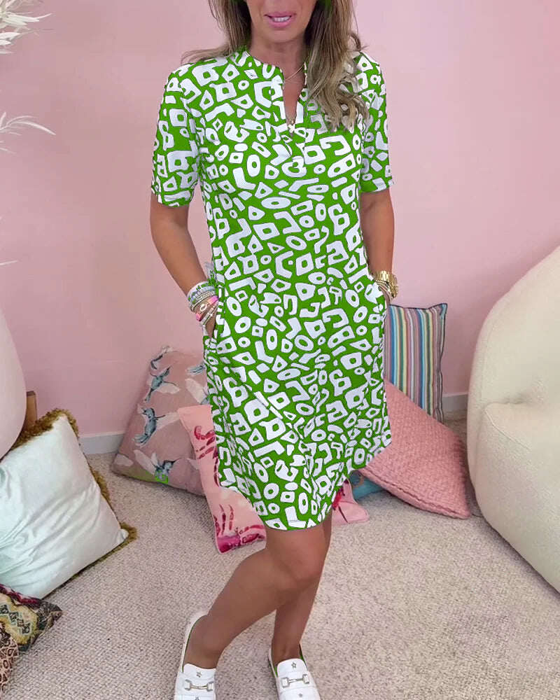 Vestido casual com decote em V e bolso estampado