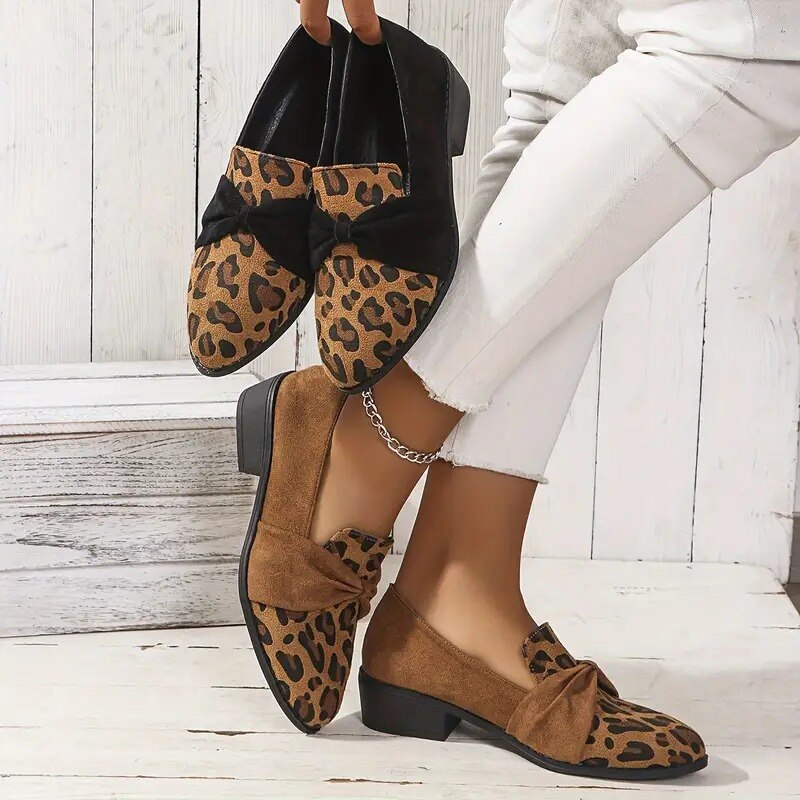 Sapatos Oxford femininos com estampa de leopardo