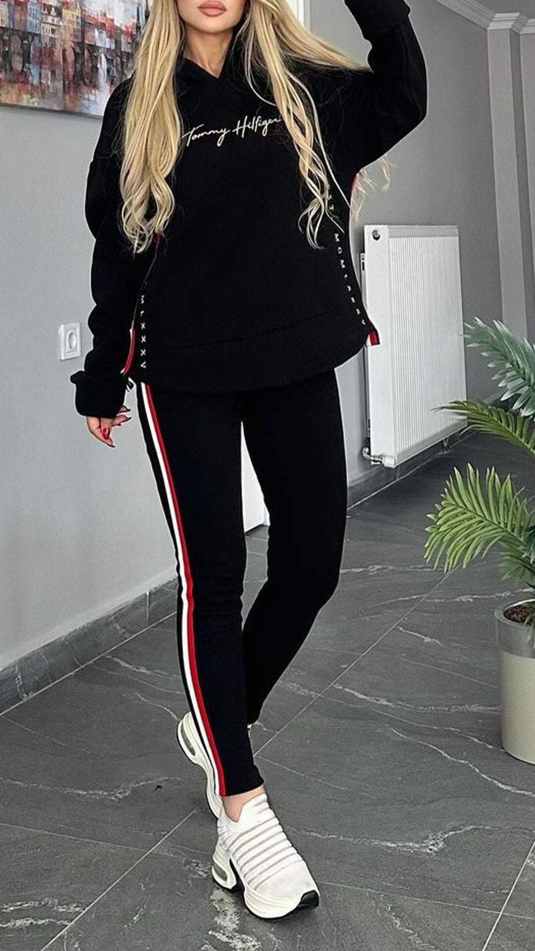 Fato casual listrado para mulher com mangas compridas e capuz