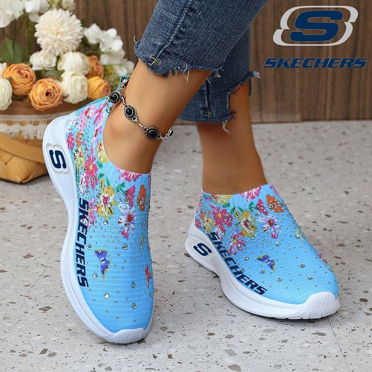 ODDYCHAJĄCE I WYGODNE DAMSKIE BUTY NA KOTURNIE SKECHERS® Z MIĘKKĄ PODESZWĄ