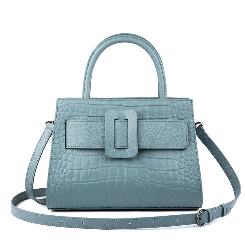 New handbag: sophisticated and elegant. Perfect for everyday carry.