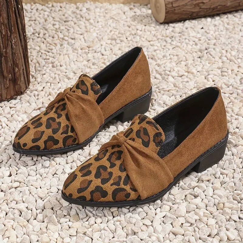 Sapatos Oxford femininos com estampa de leopardo