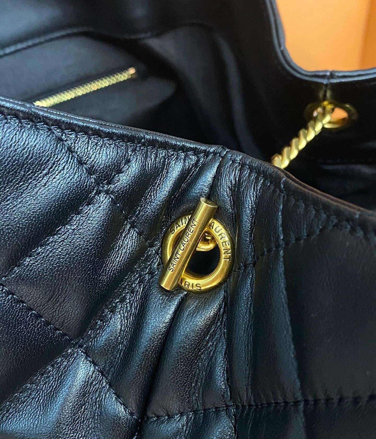 SAINT LAURENT Icare bolsa extra grande em pele acolchoada com detalhes