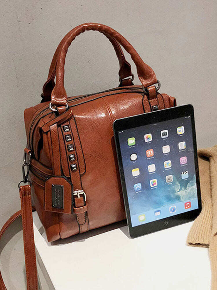 Bolsa feminina retrô rebitada Bolsa crossbody com grande capacidade