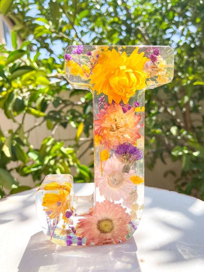 🌸Luz noturna de resina com flores feita à mão