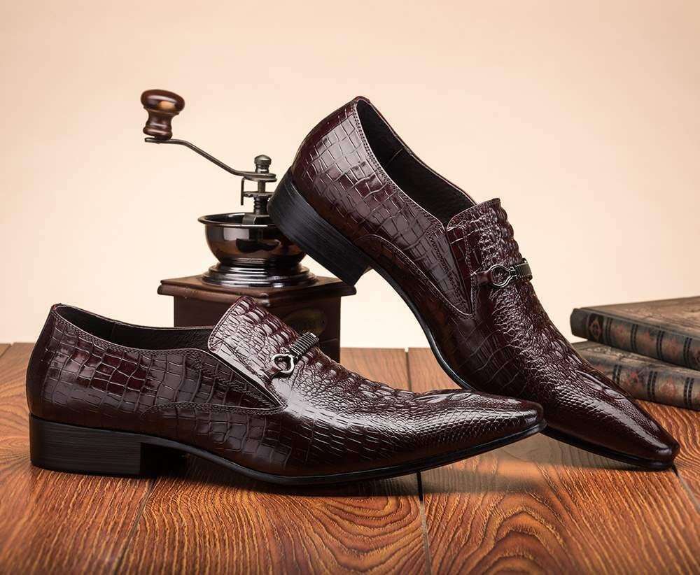 Sapatos masculinos de couro com bico fino estilo crocodilo