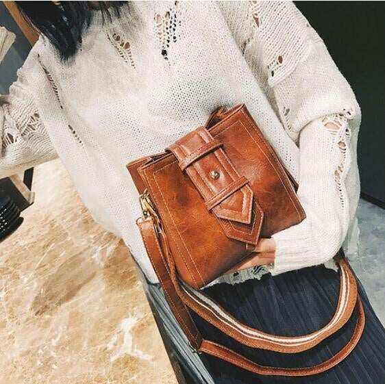 Bolsa em estilo retrô com fivela