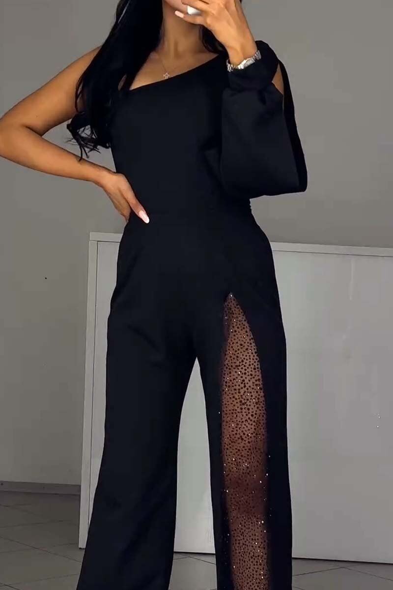 Macacão feminino elegante e sexy com ombros inclinados e fenda alta
