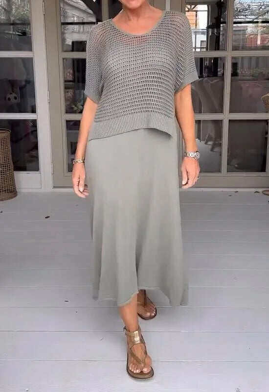 Vestido de duas peças com ombreiras e blusa perfurada