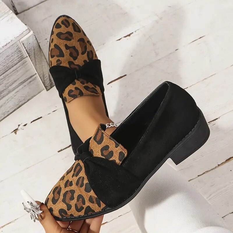Sapatos Oxford femininos com estampa de leopardo