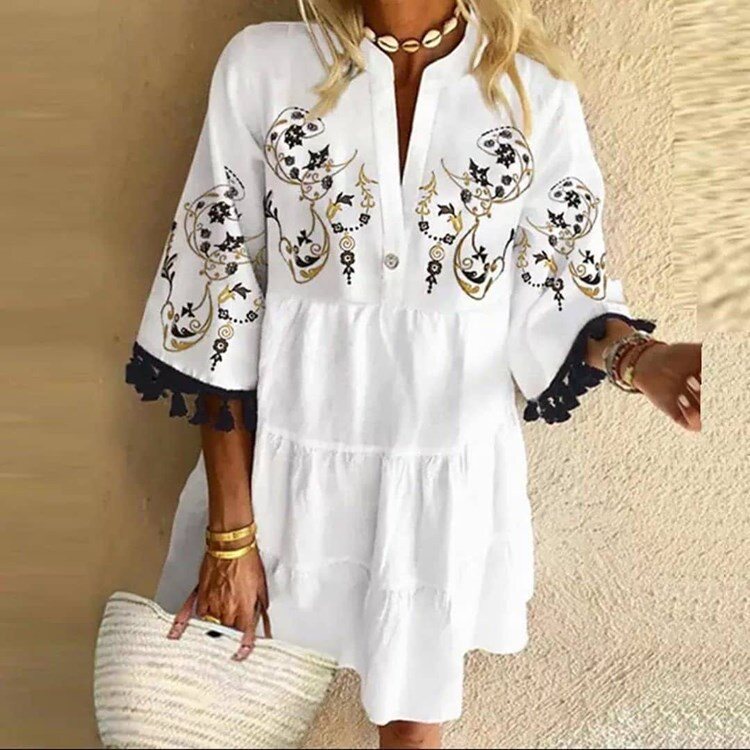 Vestido curto com borla estampada divertida e decote em V