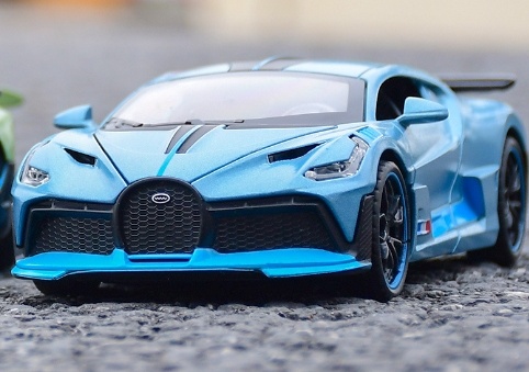 Szimulációs ötvözet autómodell 1:32 Bugatti autóhang és könnyűfém visszahúzás szimuláció autómodell játék díszdoboz