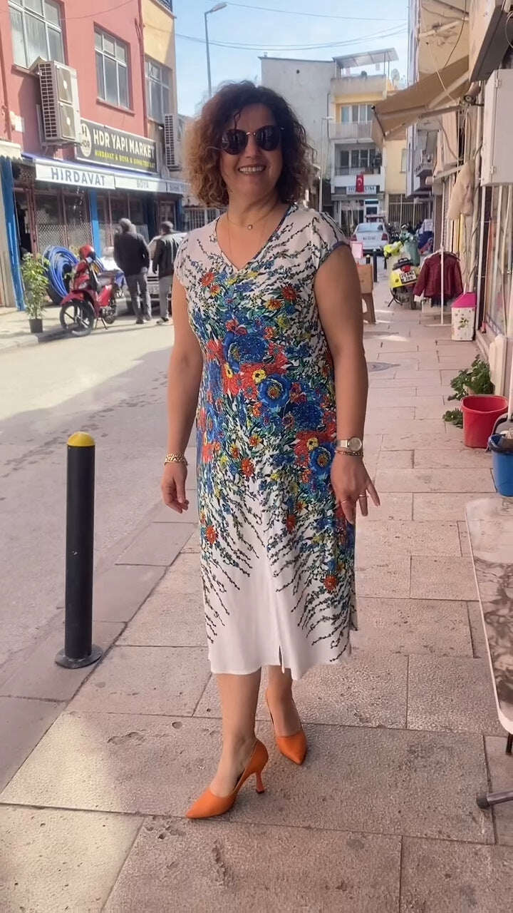 Vestido estampado com decote em V 2025