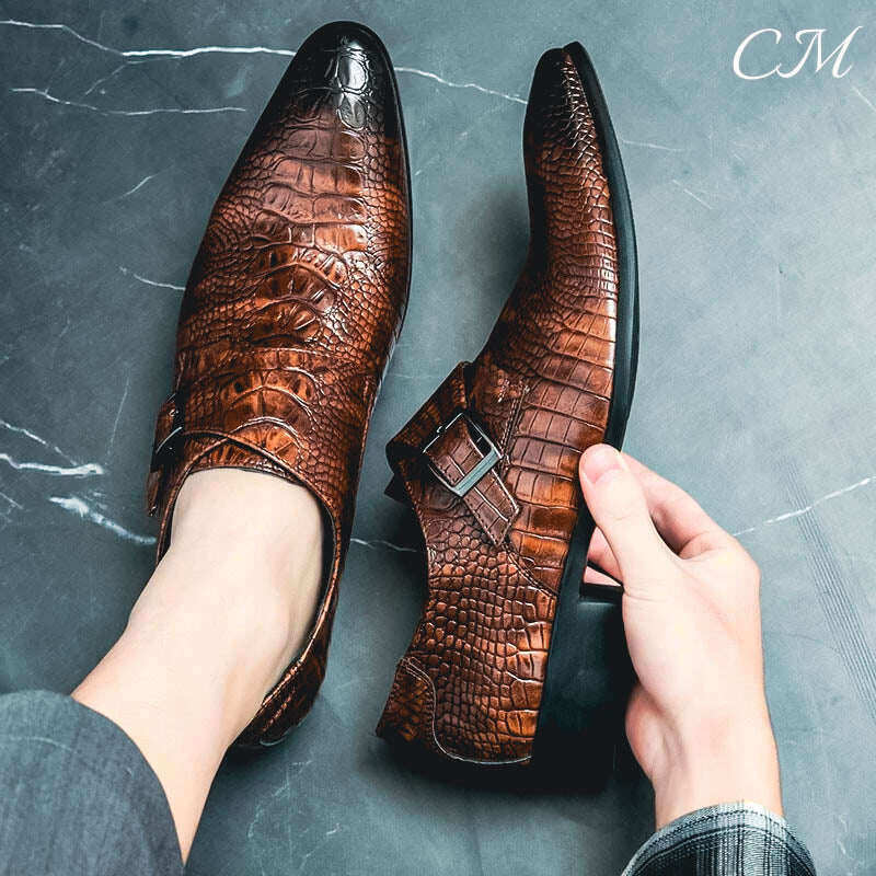Sapatos de couro com fivela 