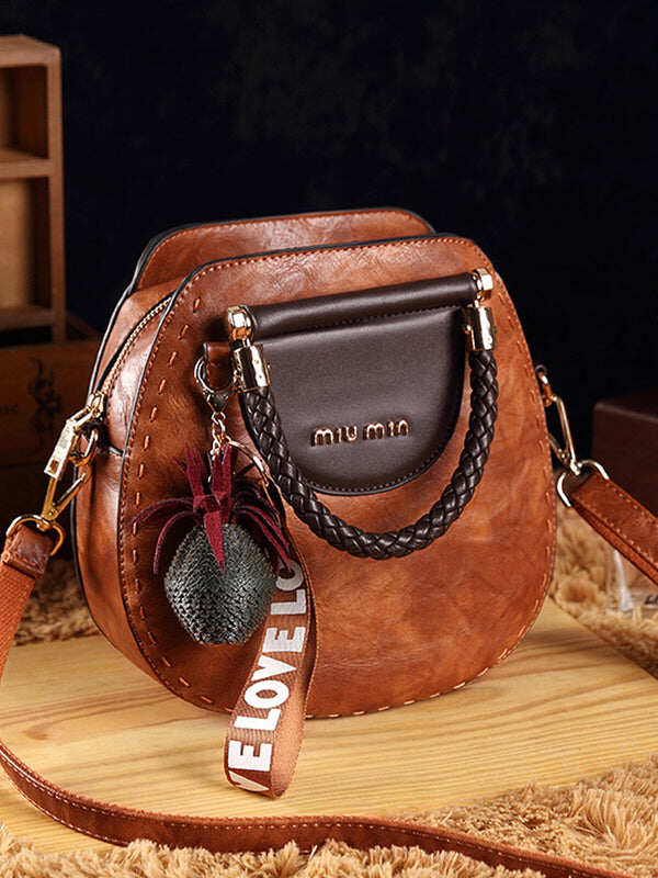 Bolsas em pele vintage formato redondo com borlas. Bolsa de ombro