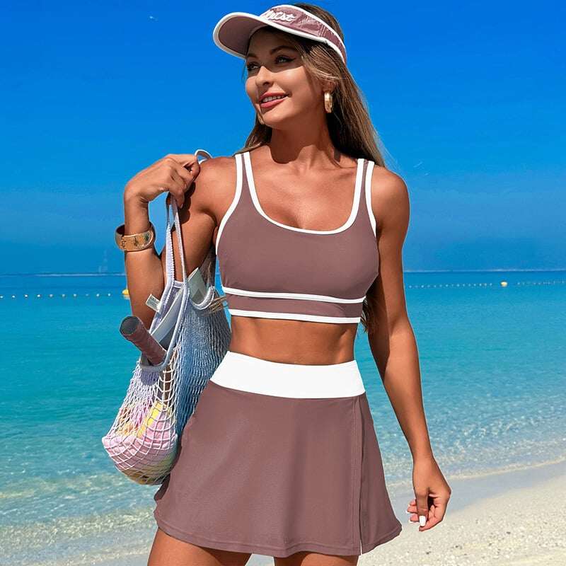 Modischer Bikini-Badeanzug mit Farbblockierung und Sportrock