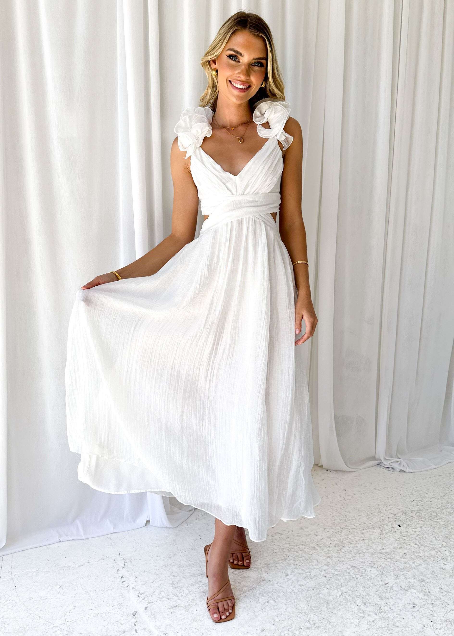 Vestido sexy sem costas em algodão e linho com alças ajustáveis