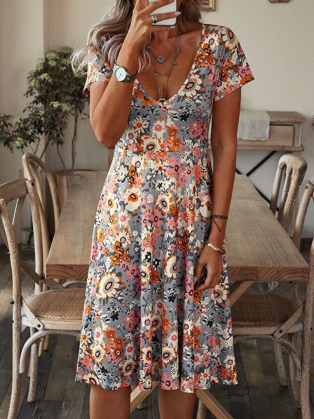 Květinové neformální midi šaty s krátkým rukávem normálního střihu větší velikosti