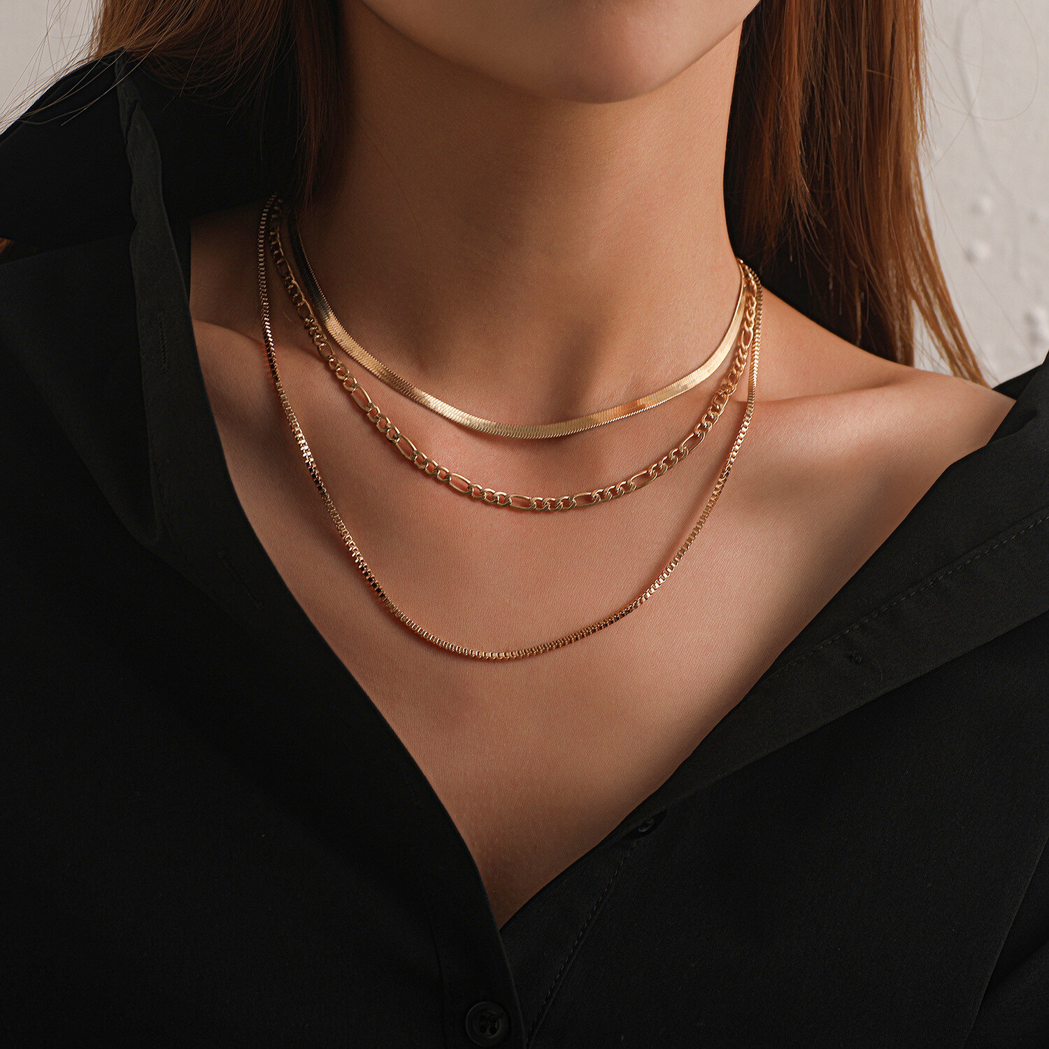 Colar geométrico de várias camadas para mulheres, gargantilha curta popular punk elegante