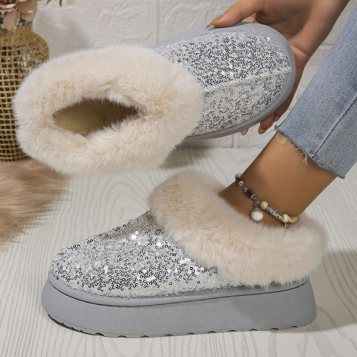 Sapatos plataforma elegantes e luxuosos com lantejoulas