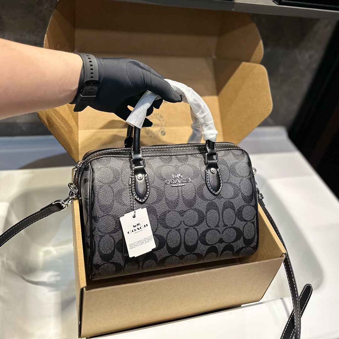 Bolsa de mão Coach Pillow Bag Crossbody multiuso