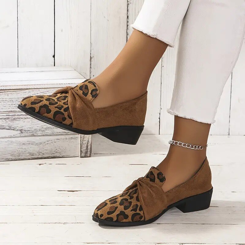 Sapatos Oxford femininos com estampa de leopardo