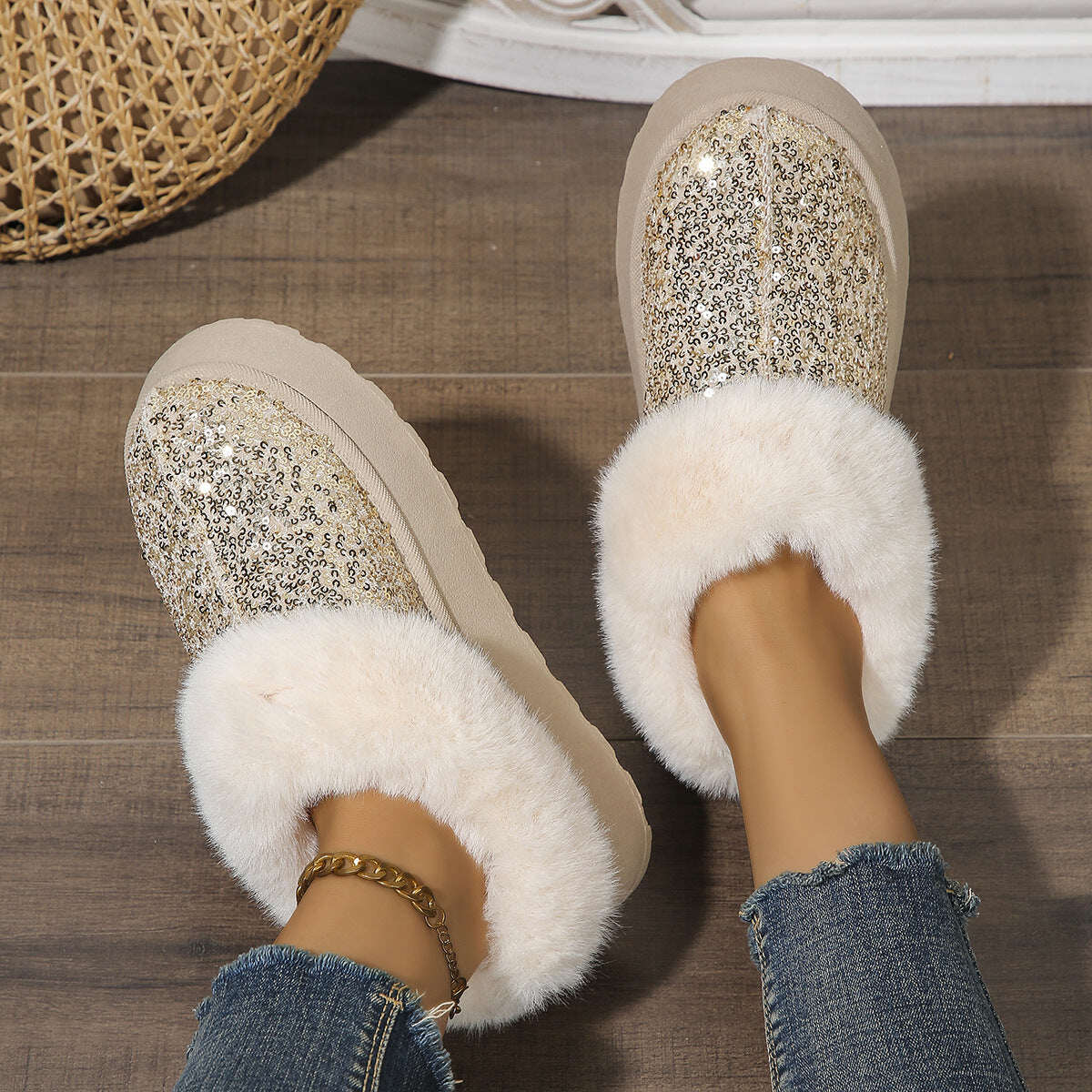 Sapatos plataforma elegantes e luxuosos com lantejoulas