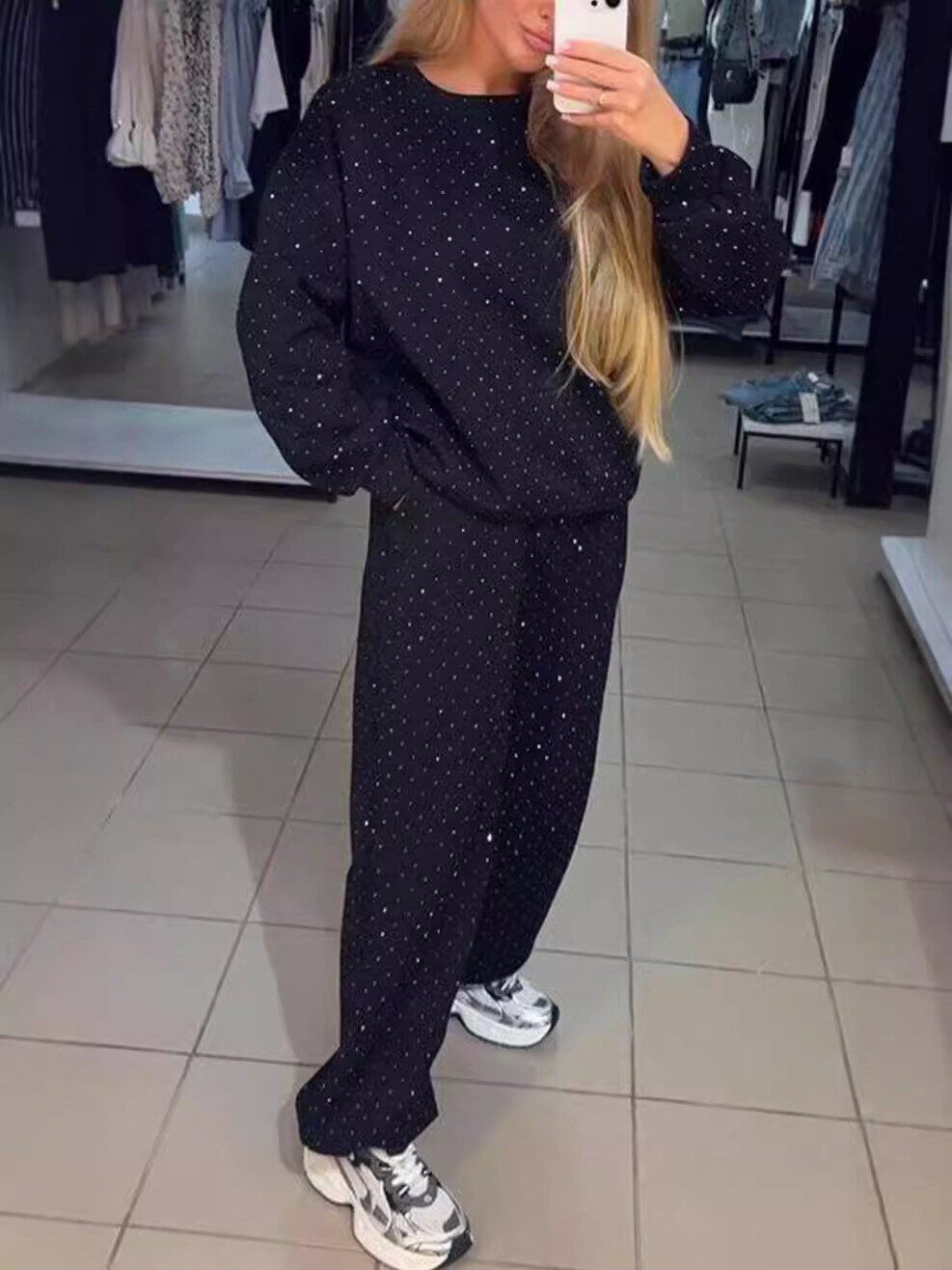 Conjunto de duas peças moletom com gola redonda + calça com cordão (com diamantes)