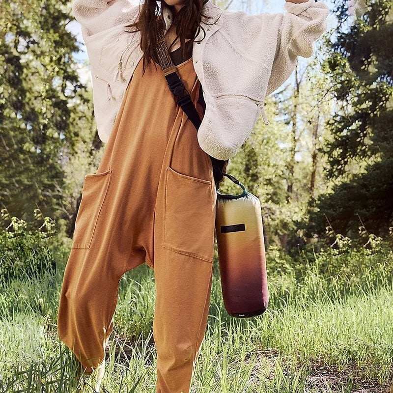 Macacão de perna larga com bolsos