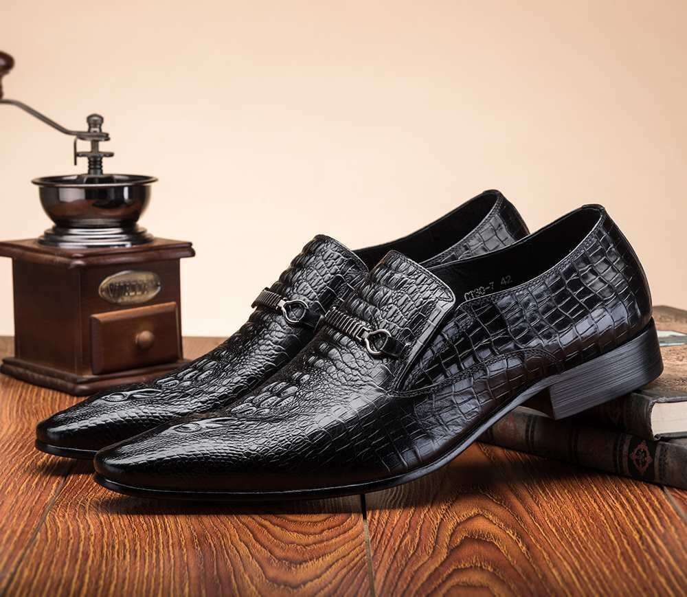 Sapatos masculinos de couro com bico fino estilo crocodilo
