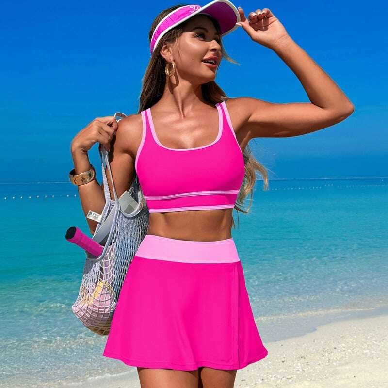 Modischer Bikini-Badeanzug mit Farbblockierung und Sportrock