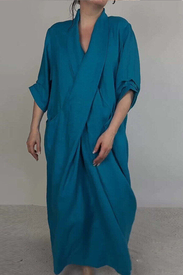 Vestido com bolso grande e decote em V, linho, minimalista