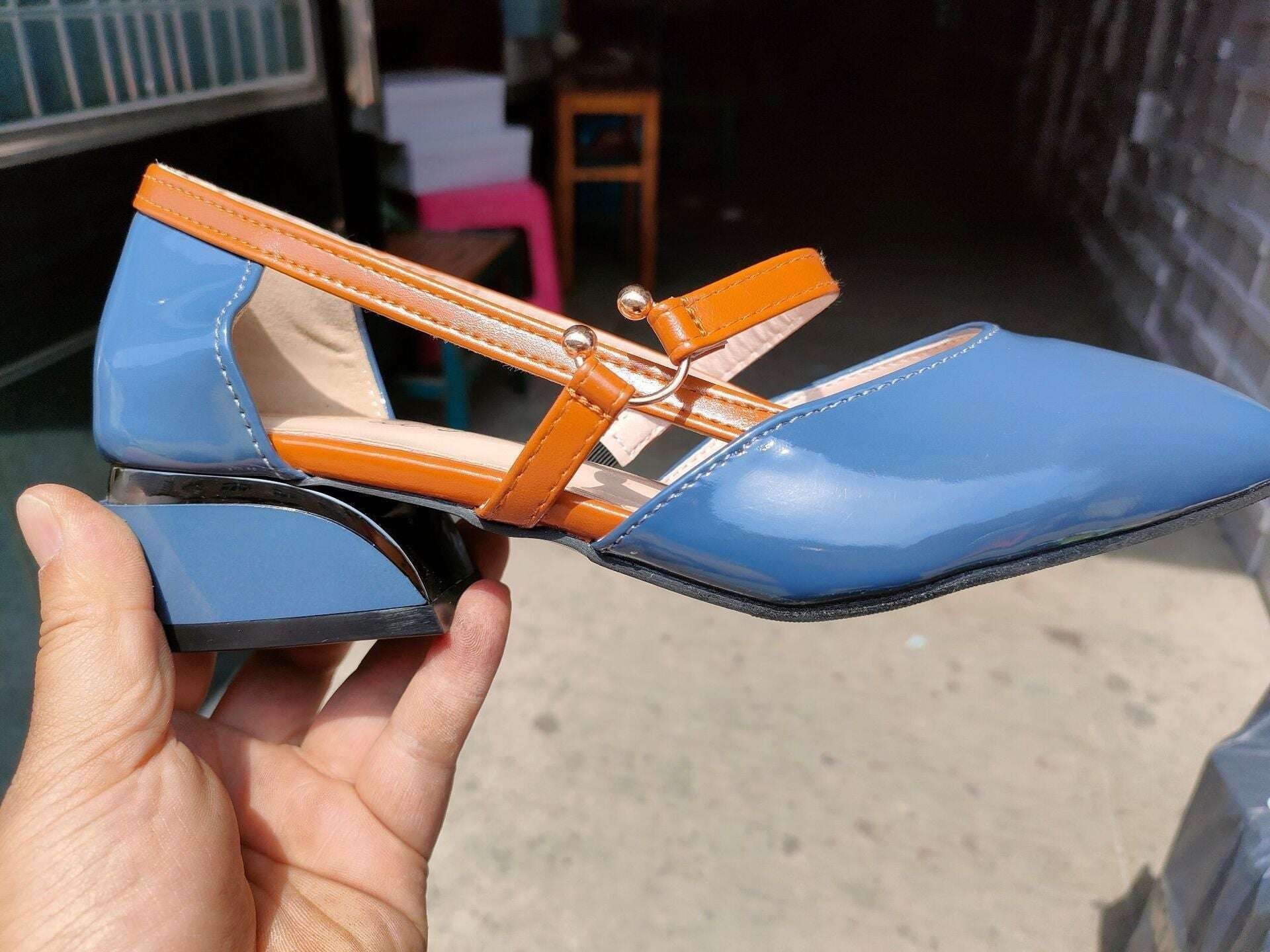 2022 Нови дамски сандали от мека кожа на висок ток