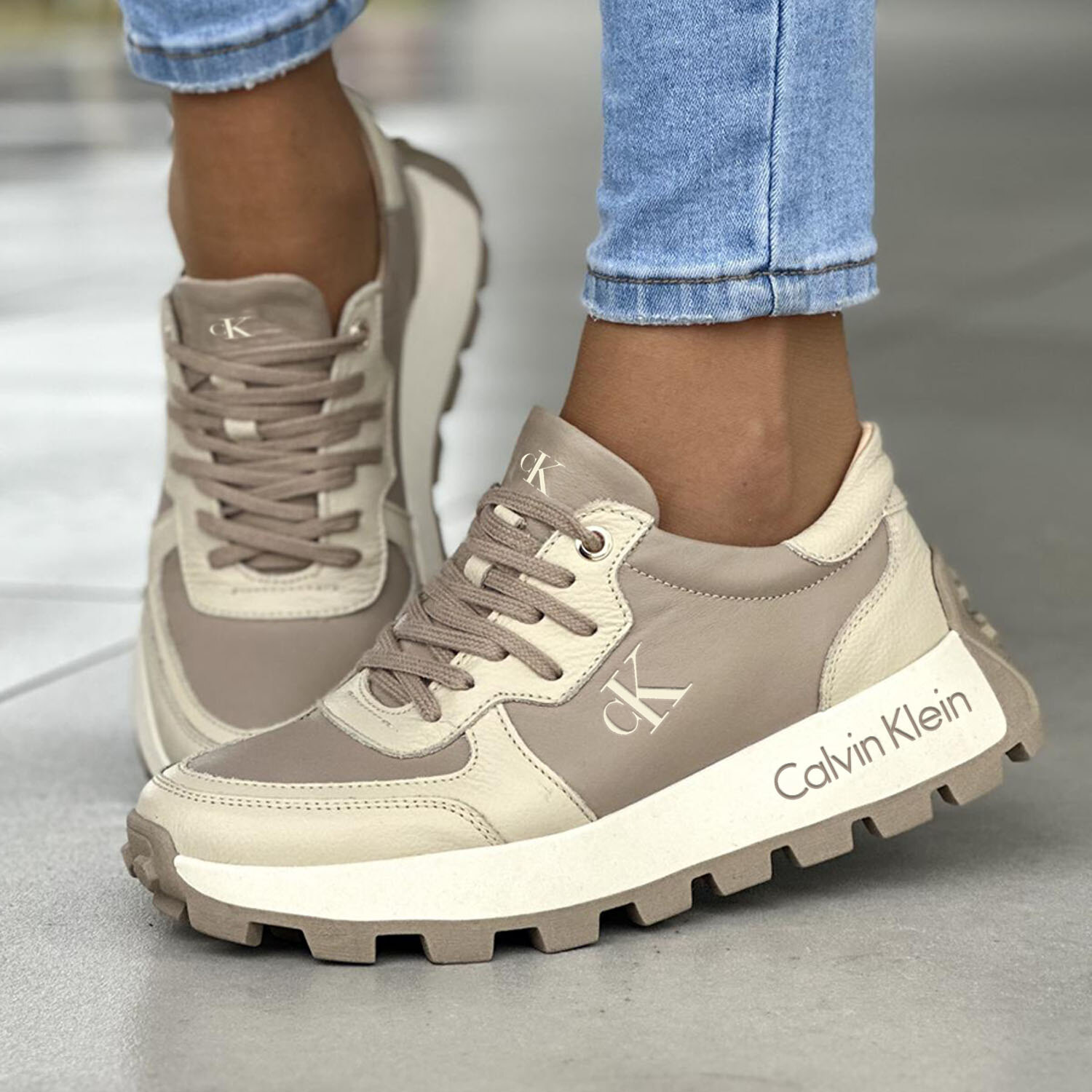 Tênis casual Calvin Klein, leve e arejado, o couro natural é delicado e macio