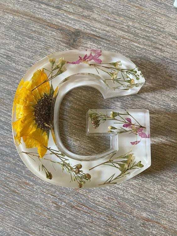 🌸Luz noturna de resina com flores feita à mão