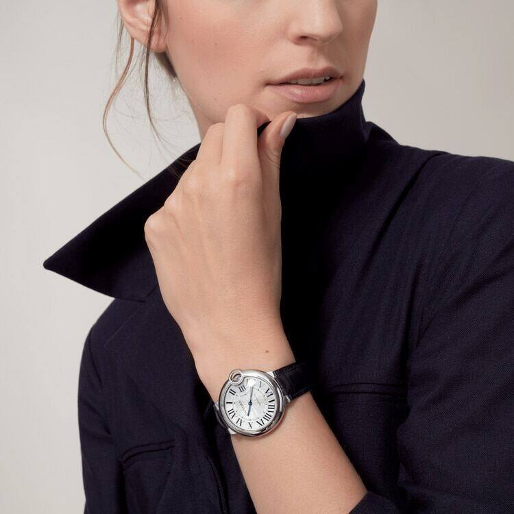 Zegarek Ballon Bleu de Cartier, 33 mm, mechanizm z naciągiem automatycznym.